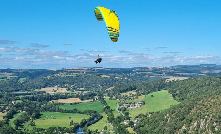 Baptême de l'air en parapente site de Clécy Saint Omer en Normandie