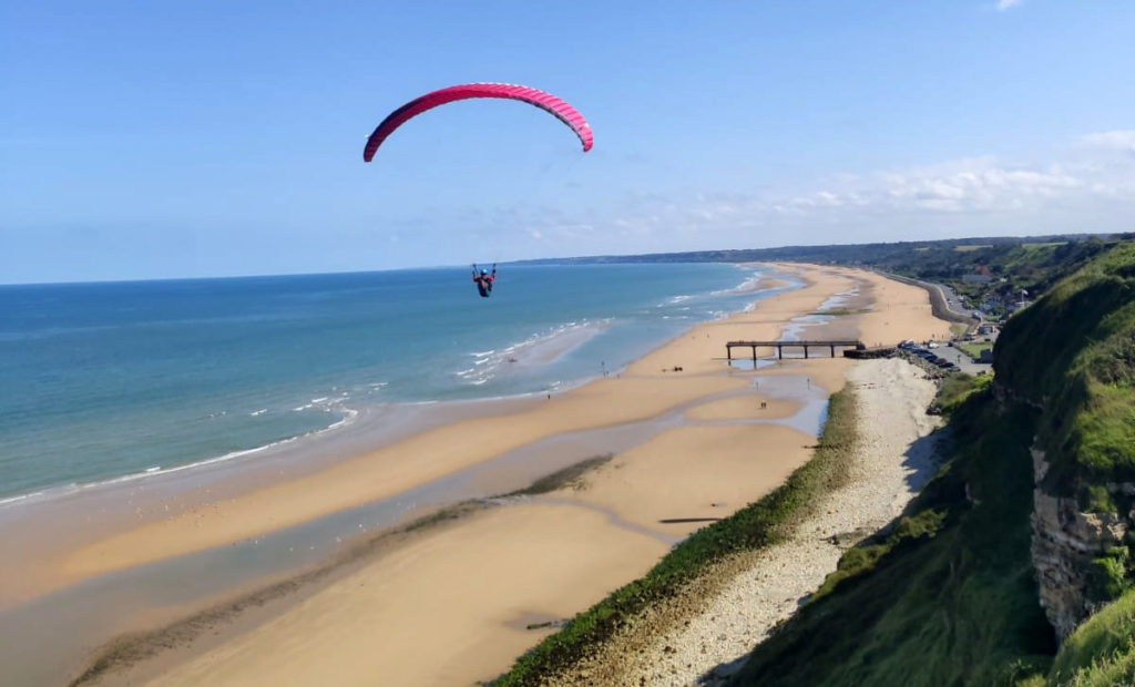 Voile de parapente sur site de Vierville sur mer