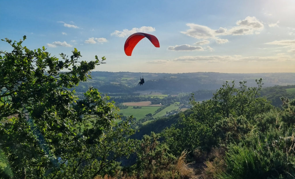 Joile voile de parapente en Suisse Normande